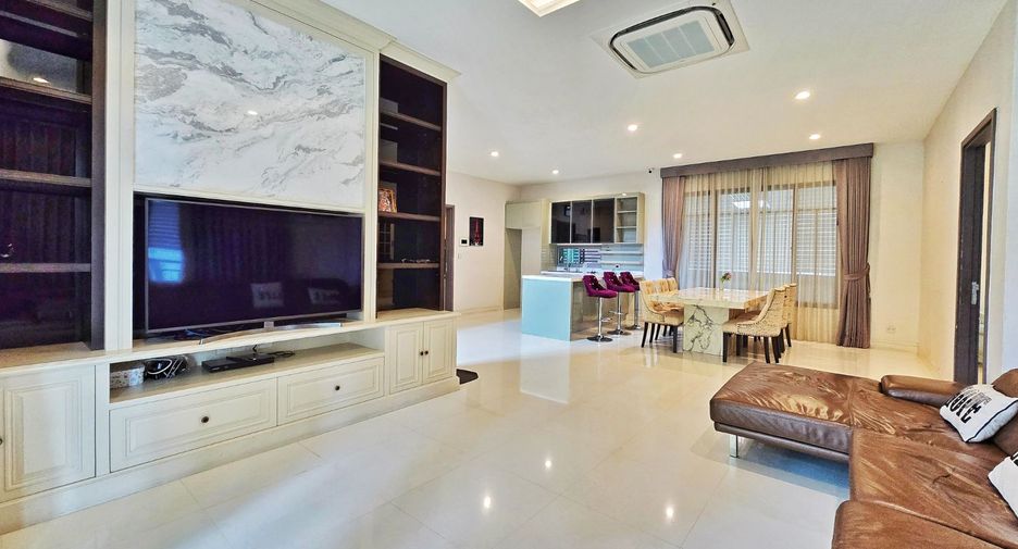 For sale 4 bedrooms house in Taling Chan, Bangkok