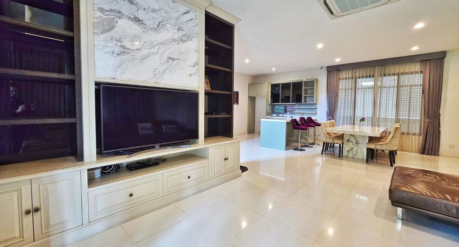 For sale 4 bedrooms house in Taling Chan, Bangkok