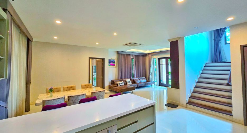 For sale 4 bedrooms house in Taling Chan, Bangkok