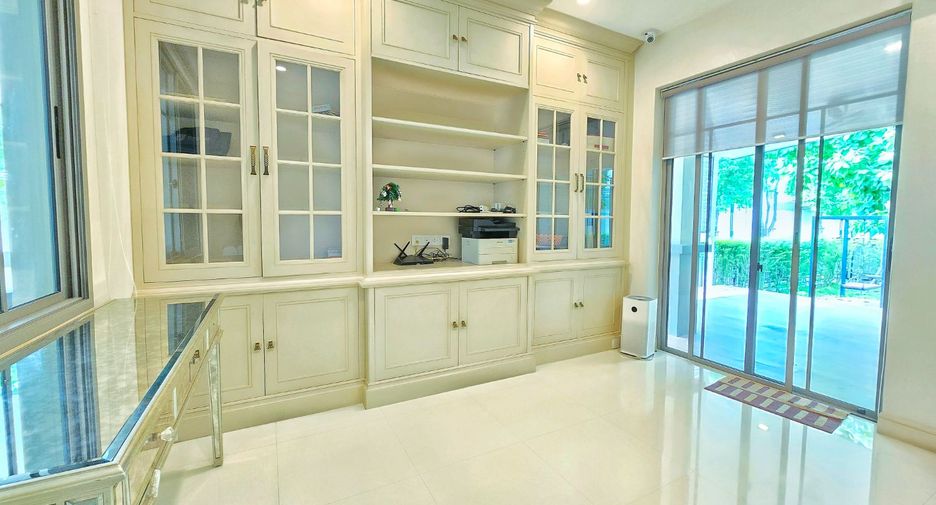 For sale 4 bedrooms house in Taling Chan, Bangkok