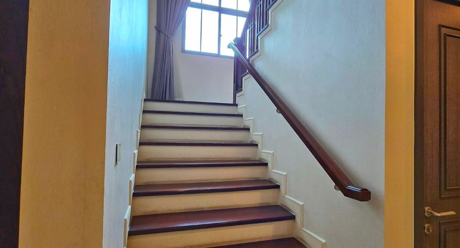 For sale 4 bedrooms house in Taling Chan, Bangkok