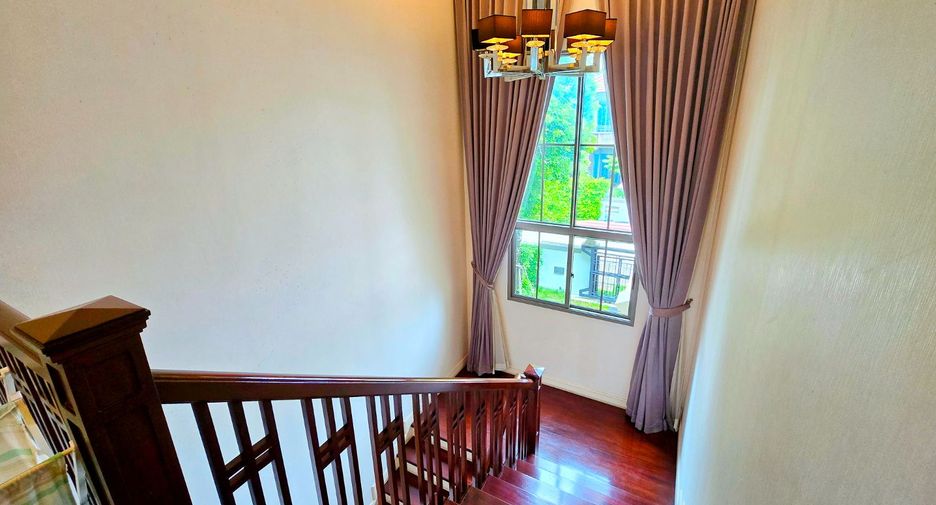 For sale 4 bedrooms house in Taling Chan, Bangkok
