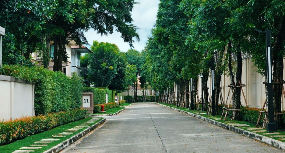 For sale 4 bedrooms house in Taling Chan, Bangkok
