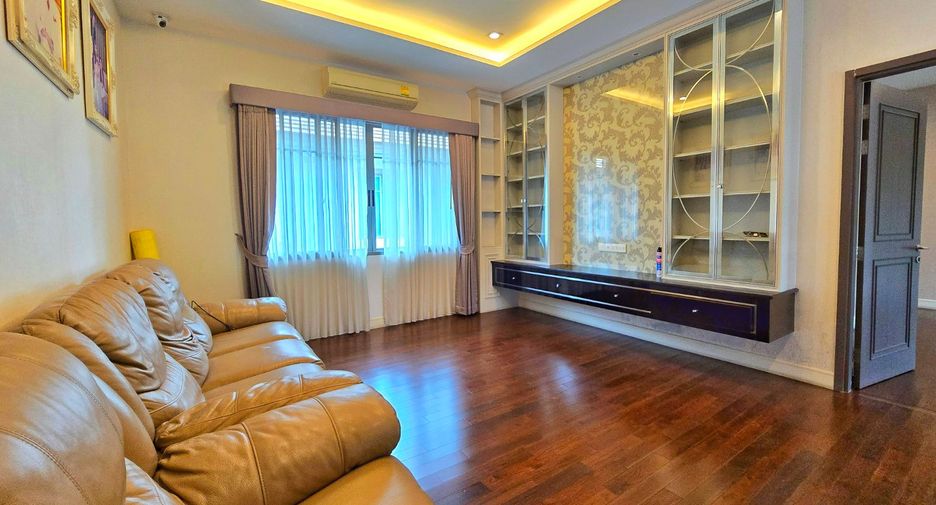 For sale 4 bedrooms house in Taling Chan, Bangkok