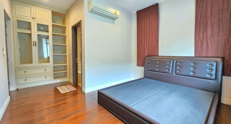 For sale 4 bedrooms house in Taling Chan, Bangkok
