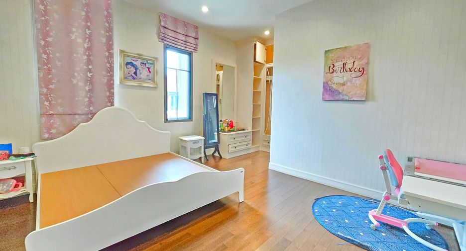 For sale 4 bedrooms house in Taling Chan, Bangkok