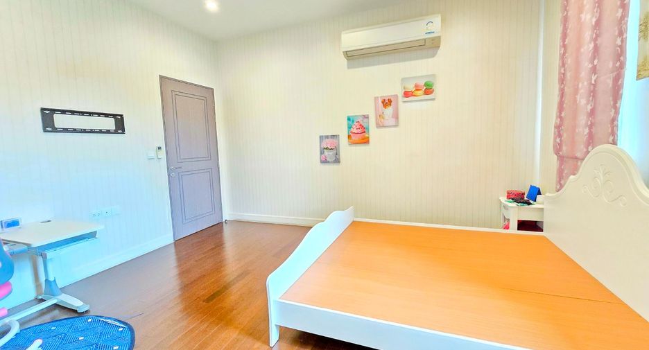 For sale 4 bedrooms house in Taling Chan, Bangkok