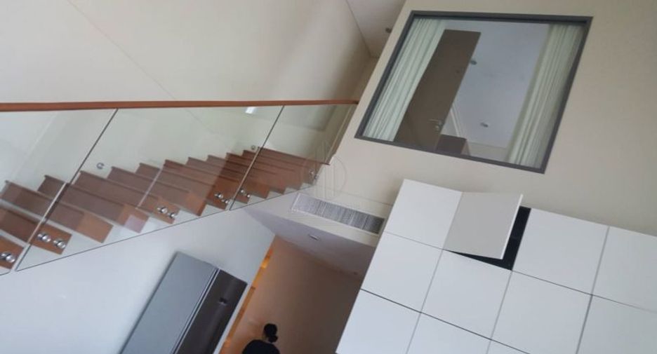 For rent 3 bedrooms condo in Khlong Toei, Bangkok
