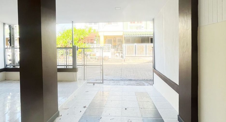For sale 3 bedrooms townhouse in Sai Noi, Nonthaburi