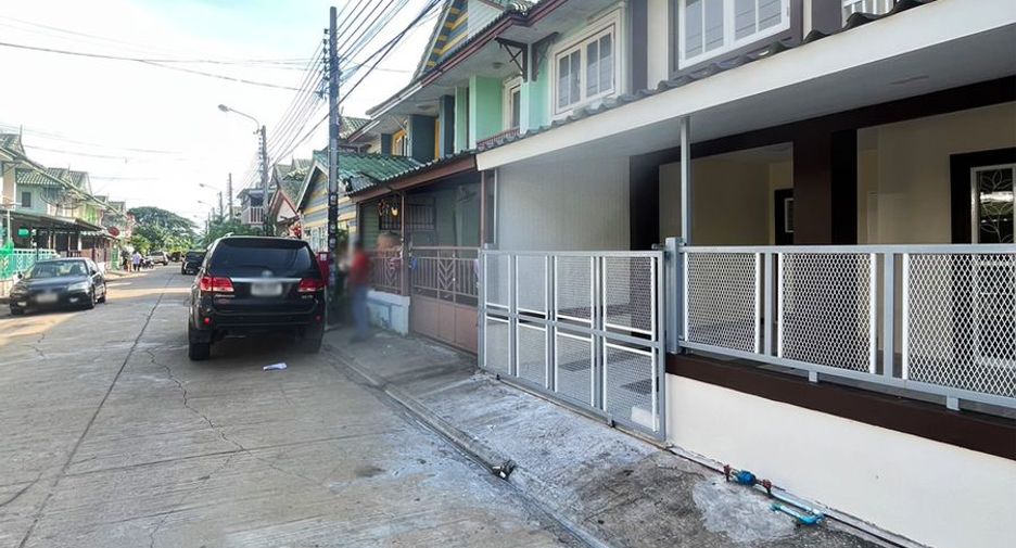 For sale 3 bedrooms townhouse in Sai Noi, Nonthaburi