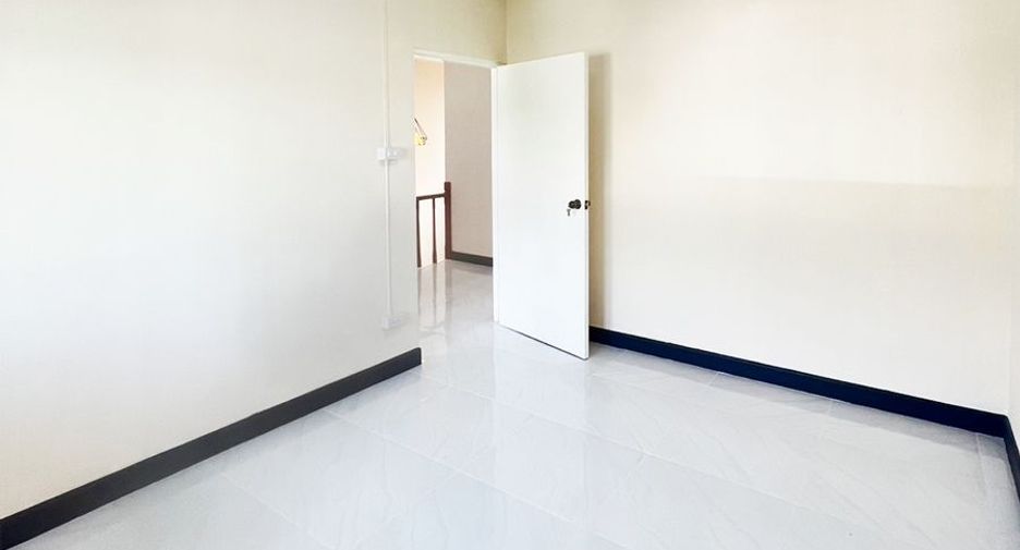 For sale 3 bedrooms townhouse in Sai Noi, Nonthaburi