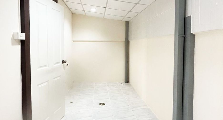 For sale 3 bedrooms townhouse in Sai Noi, Nonthaburi
