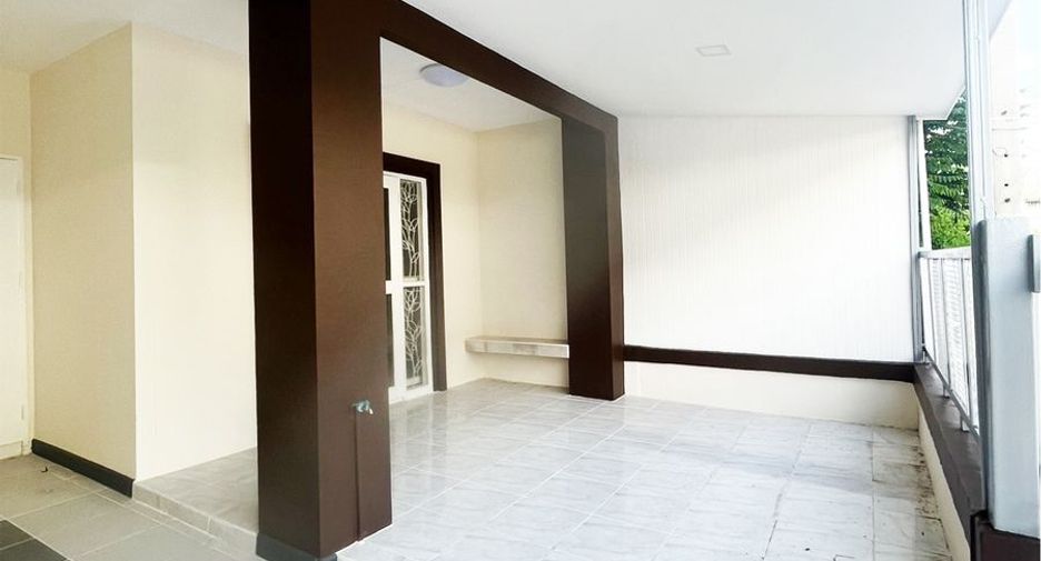 For sale 3 bedrooms townhouse in Sai Noi, Nonthaburi