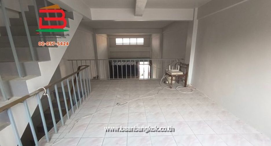 For sale 2 bedrooms retail Space in Khan Na Yao, Bangkok