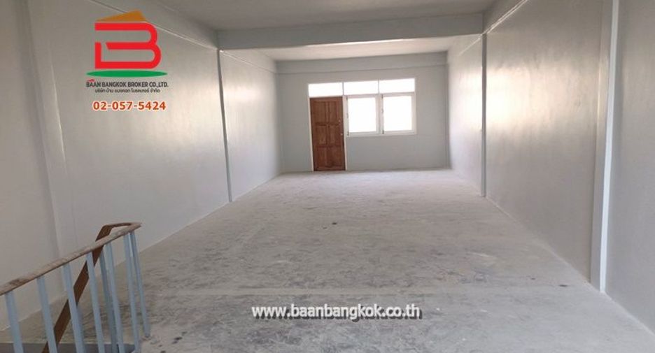 For sale 2 bedrooms retail Space in Khan Na Yao, Bangkok