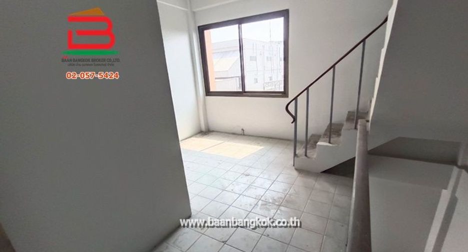For sale 2 bedrooms retail Space in Khan Na Yao, Bangkok