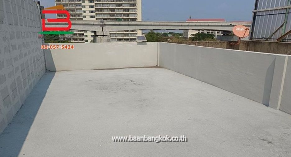 For sale 2 bedrooms retail Space in Khan Na Yao, Bangkok