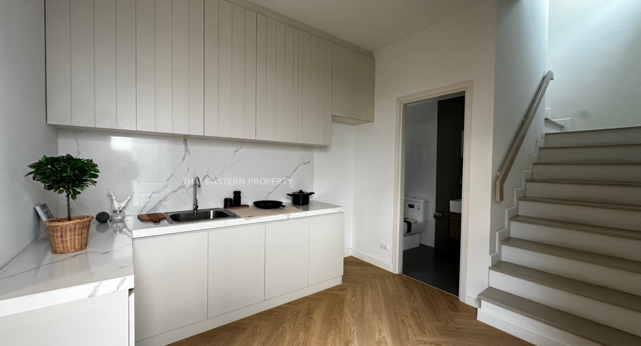 Haus zum Kauf mit 4 Zimmer in Si Racha, Chonburi