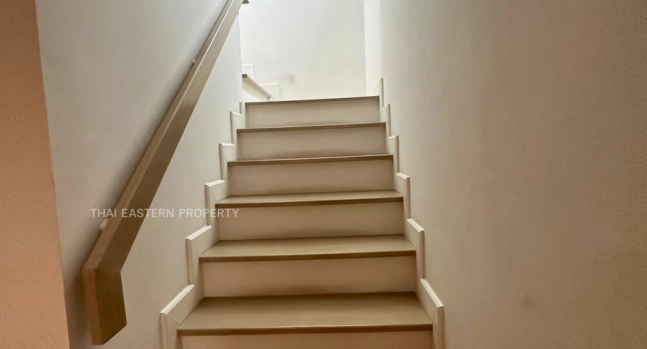 Haus zum Kauf mit 4 Zimmer in Si Racha, Chonburi
