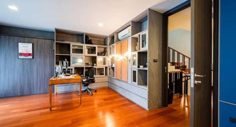 Reihenhaus zum Kauf mit 4 Zimmer in Watthana, Bangkok