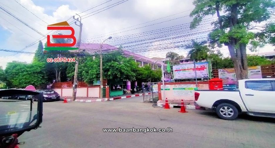 For sale 1 bed townhouse in Khan Na Yao, Bangkok