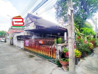 For sale 1 Beds townhouse in Khan Na Yao, Bangkok