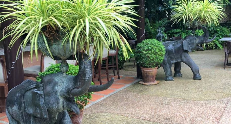 For sale 42 bedrooms hotel in Bang Lamung, Chonburi