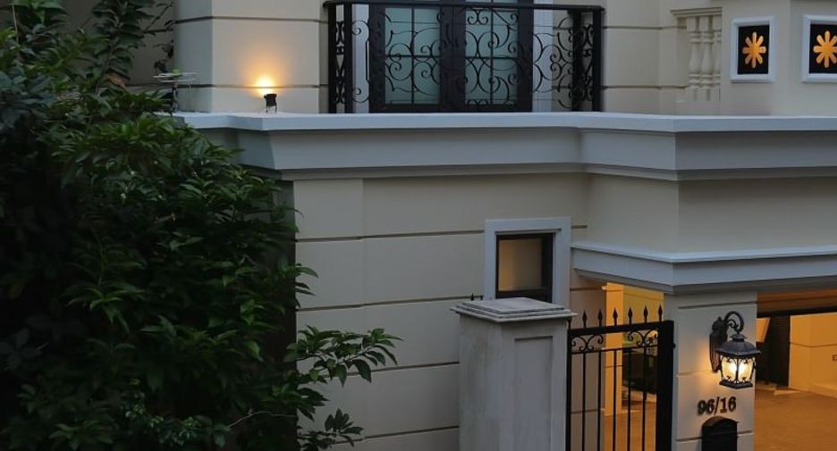 For rent and for sale 4 bedrooms house in Watthana, Bangkok