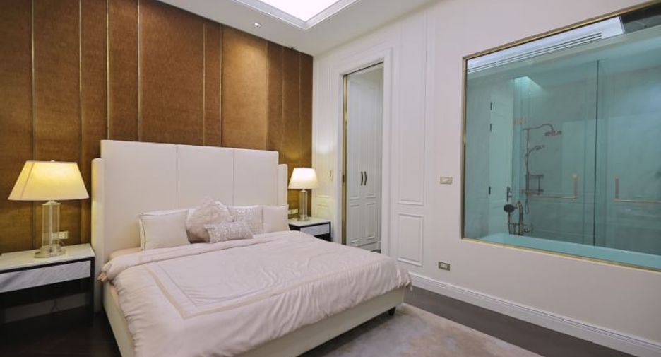 For rent and for sale 4 bedrooms house in Watthana, Bangkok