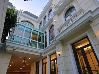 Casa en alquiler y en venta de 4 habitaciones en Watthana, Bangkok