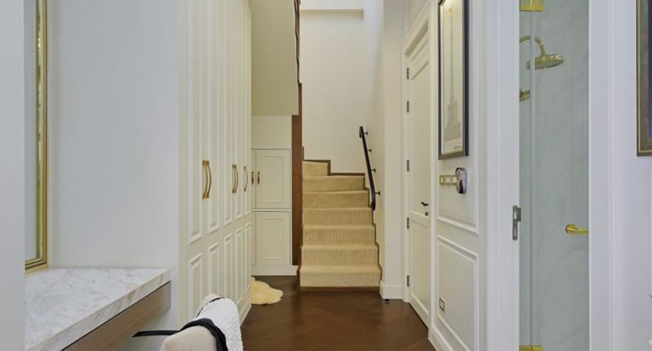 For rent and for sale 4 bedrooms house in Watthana, Bangkok