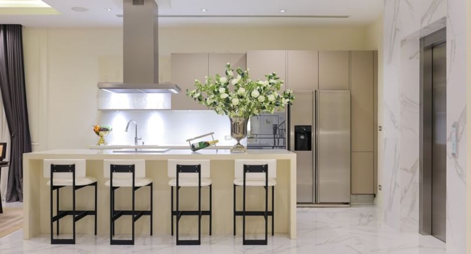 For rent and for sale 4 bedrooms house in Watthana, Bangkok