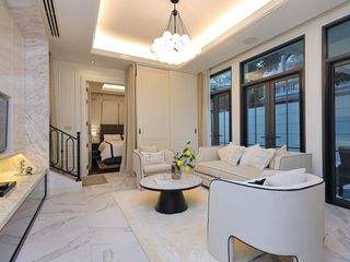 Casa en alquiler y en venta de 4 habitaciones en Watthana, Bangkok