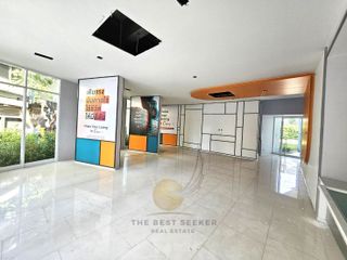 For rent 3 Beds retail Space in Phasi Charoen, Bangkok