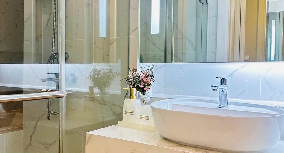 For rent and for sale 2 bedrooms condo in Pathum Wan, Bangkok