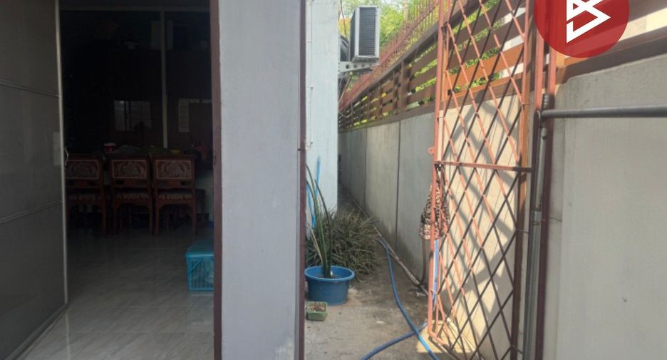 For sale 4 bed townhouse in Lak Si, Bangkok