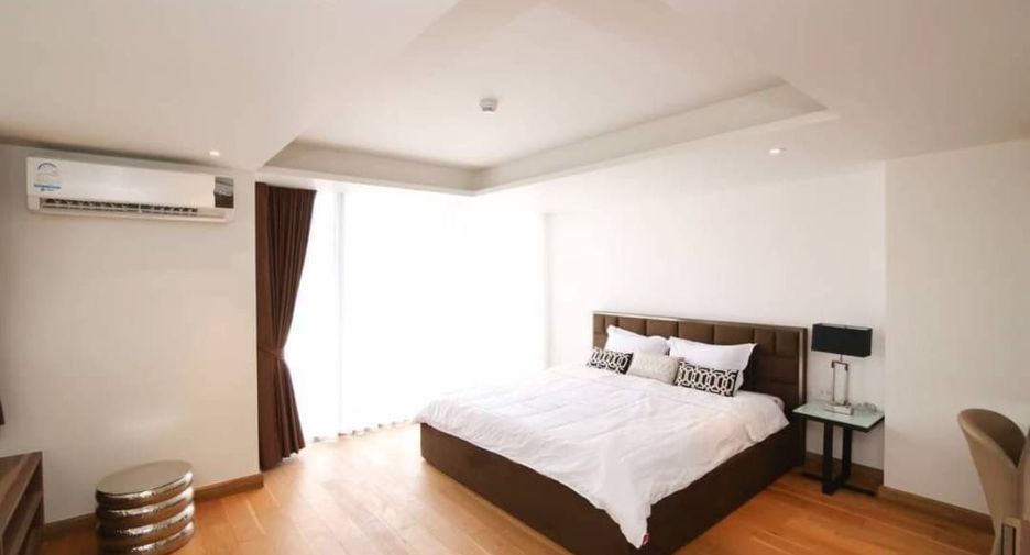 For rent 3 bedrooms condo in Watthana, Bangkok