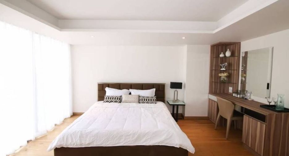 For rent 3 bedrooms condo in Watthana, Bangkok