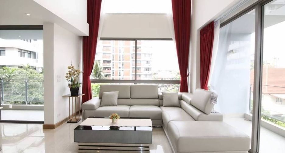 For rent 3 bedrooms condo in Watthana, Bangkok