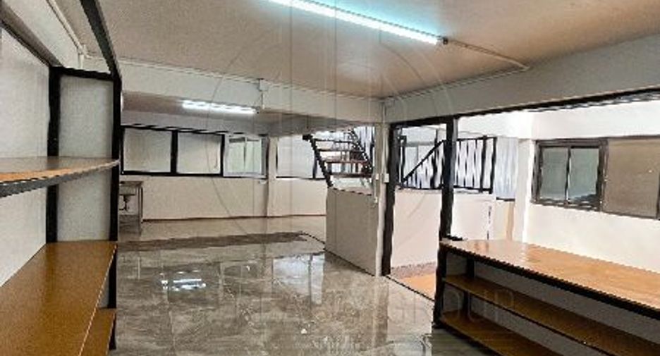 For rent warehouse in Din Daeng, Bangkok
