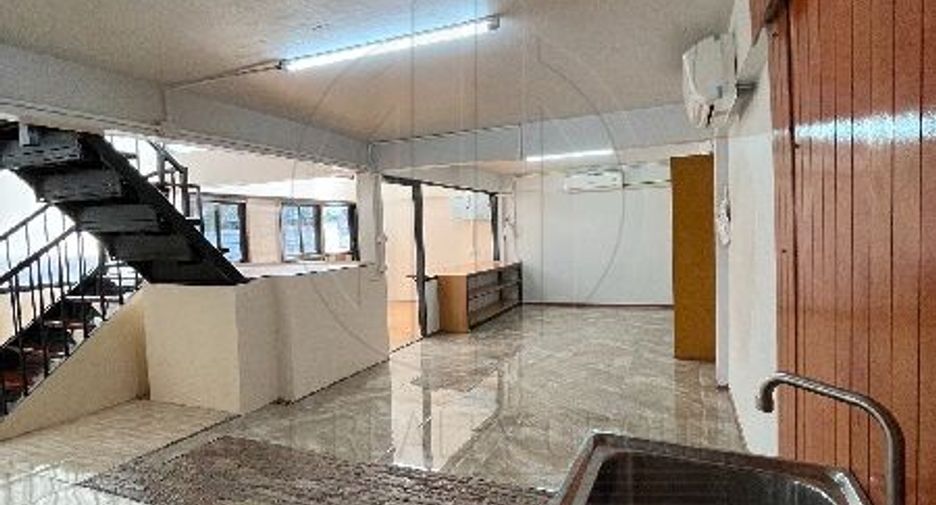 For rent warehouse in Din Daeng, Bangkok