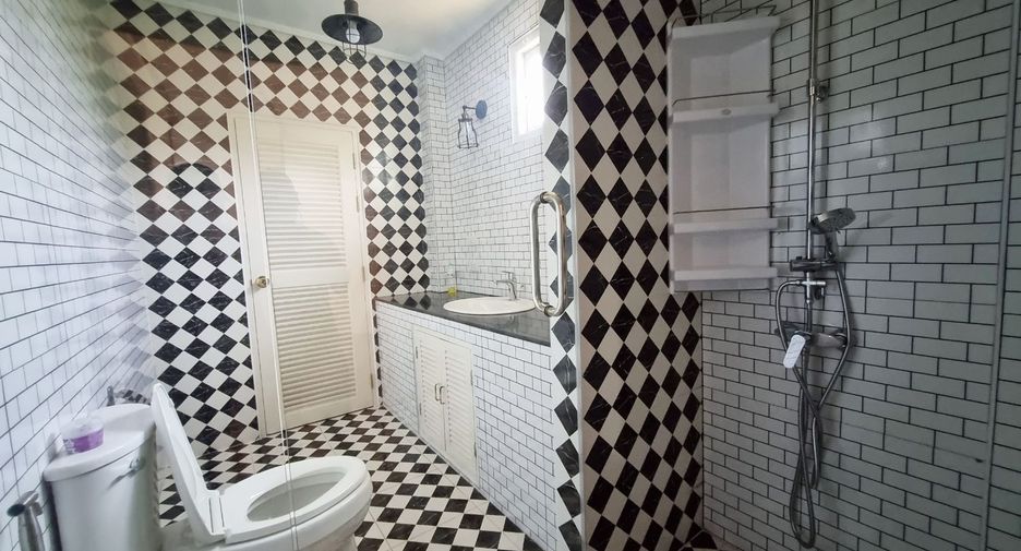 For rent and for sale 5 bedrooms house in Lak Si, Bangkok