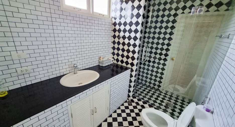 For rent and for sale 5 bedrooms house in Lak Si, Bangkok