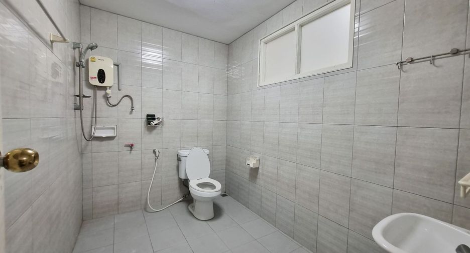 For rent and for sale 5 bedrooms house in Lak Si, Bangkok