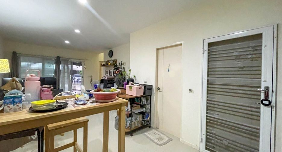 À vendre 3 chambres maison de ville à Prawet, Bangkok