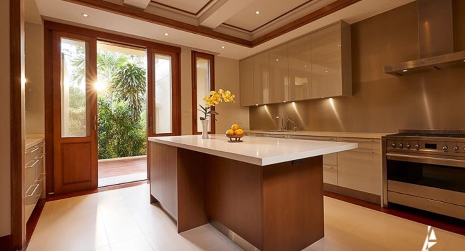 Haus zur Miete und zum Kauf mit 5 Zimmer in Watthana, Bangkok