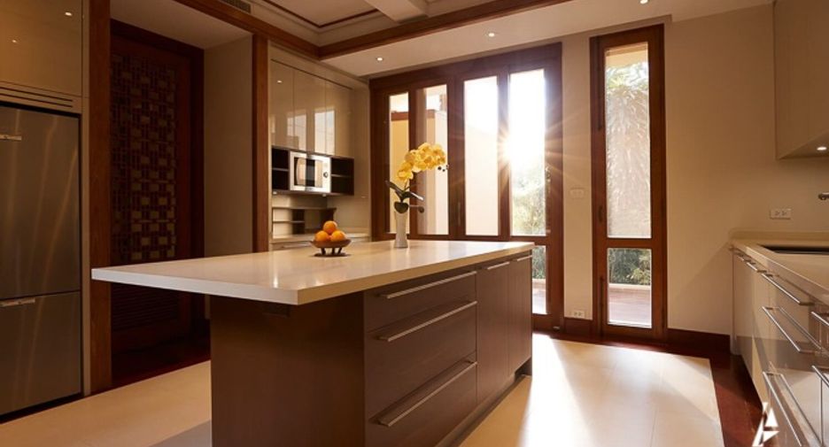 Haus zur Miete und zum Kauf mit 5 Zimmer in Watthana, Bangkok