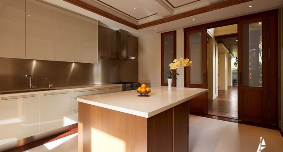Haus zur Miete und zum Kauf mit 5 Zimmer in Watthana, Bangkok