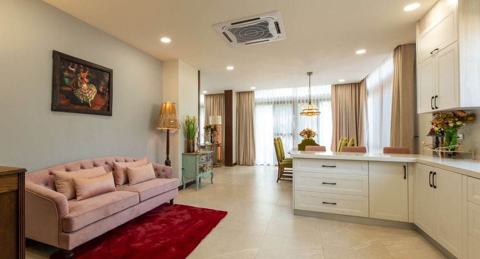 For sale 4 bedrooms villa in Saraphi, Chiang Mai