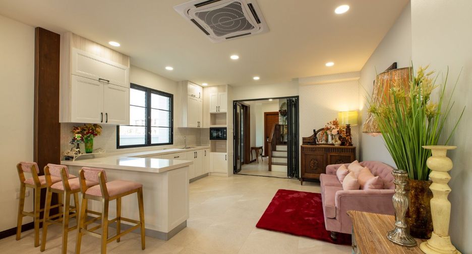 For sale 4 bedrooms villa in Saraphi, Chiang Mai